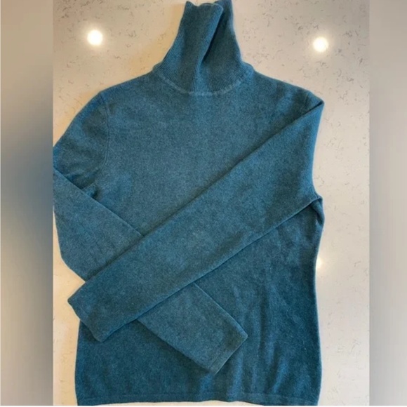 Lord and Taylor Cashmere Turtle Neck Sweater - Picture 7 of 7